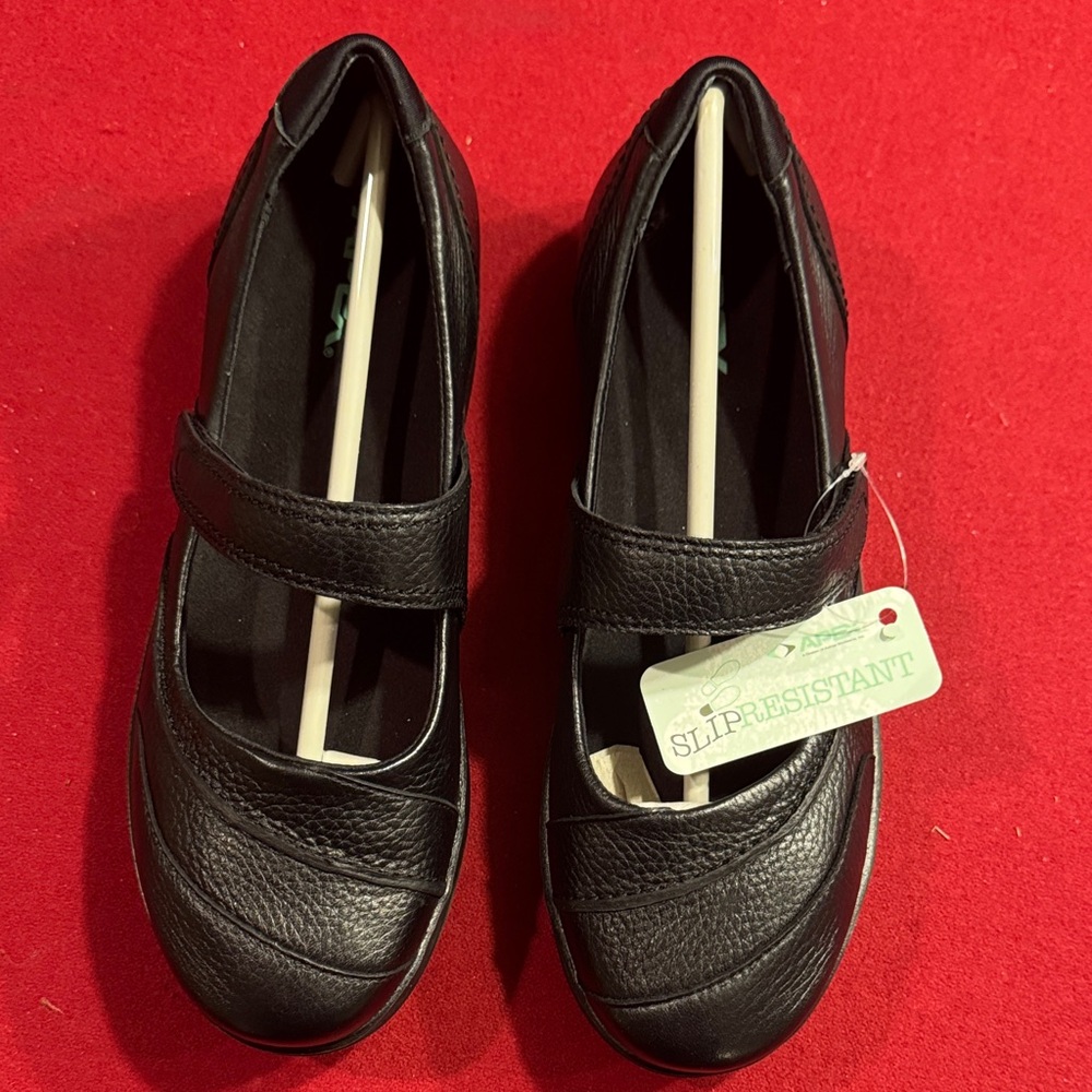APEX Black Slip-Resistant Women's Shoes